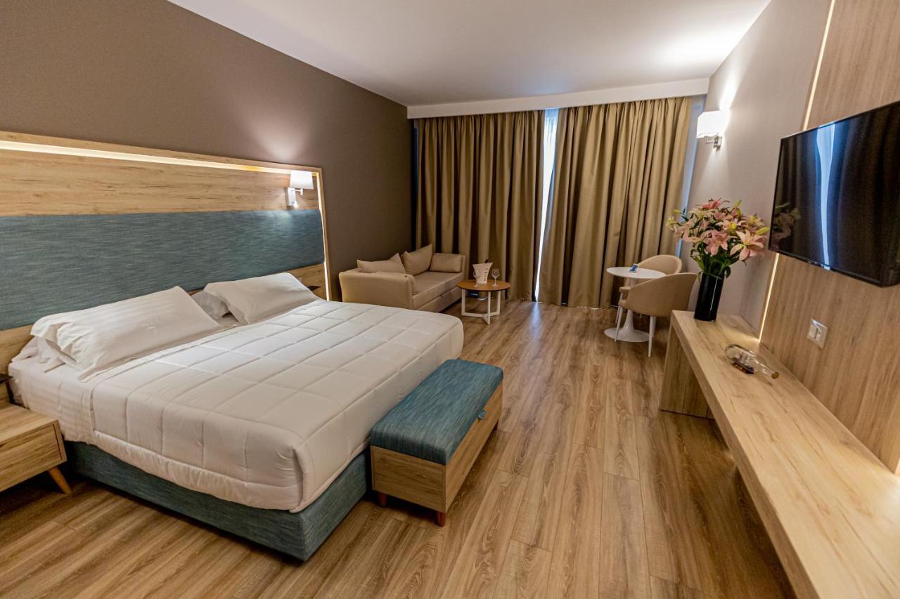 Regina Blu Hotel Radhime Exterior photo