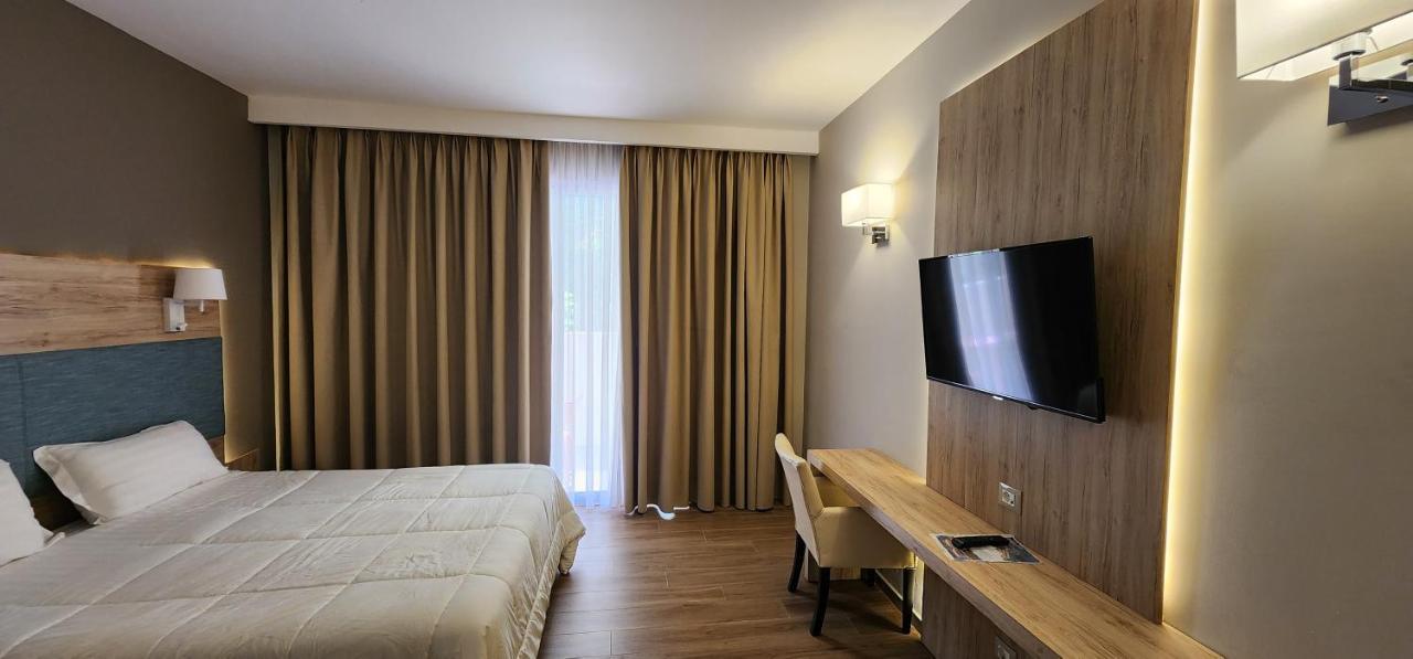 Regina Blu Hotel Radhime Exterior photo