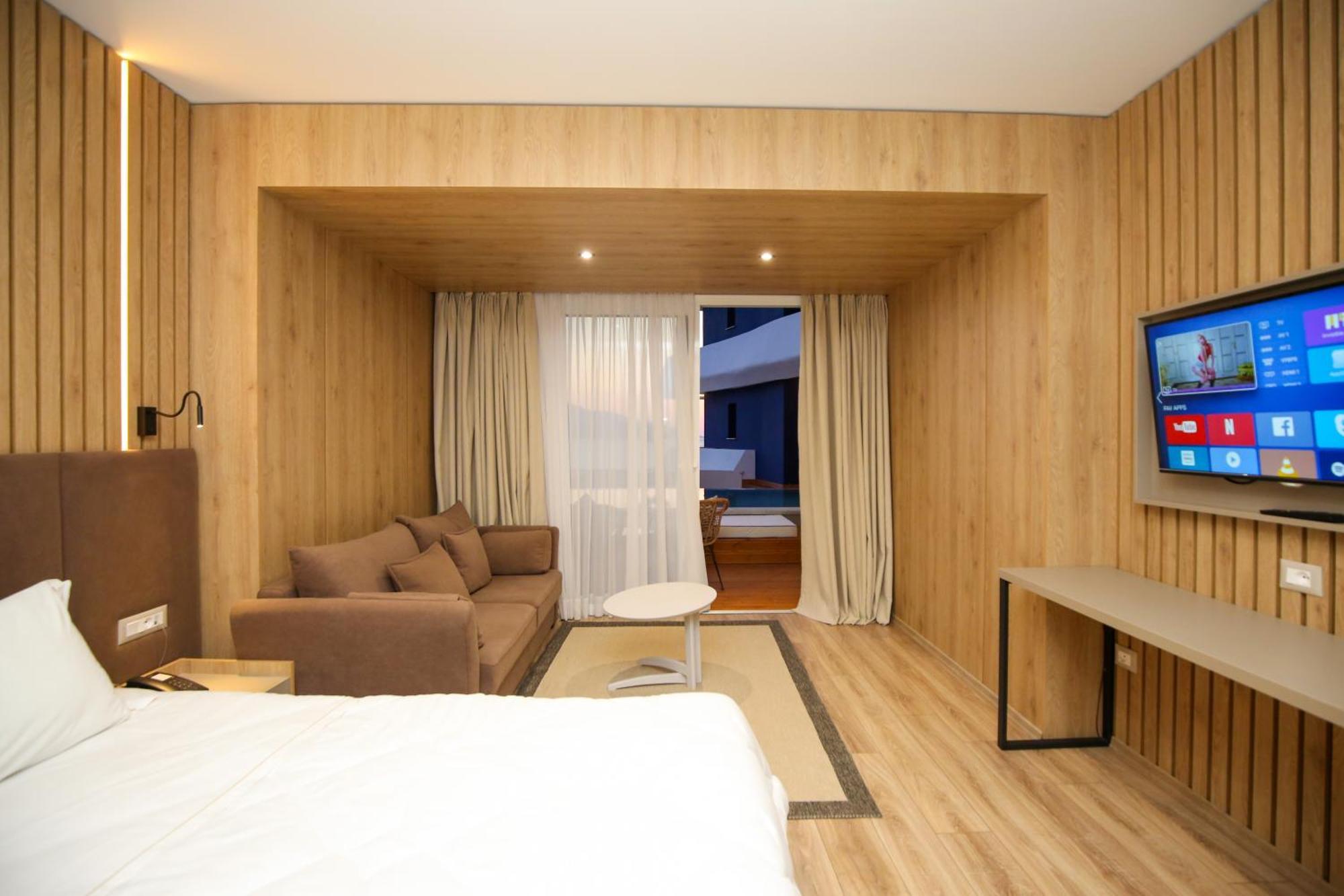 Regina Blu Hotel Radhime Exterior photo