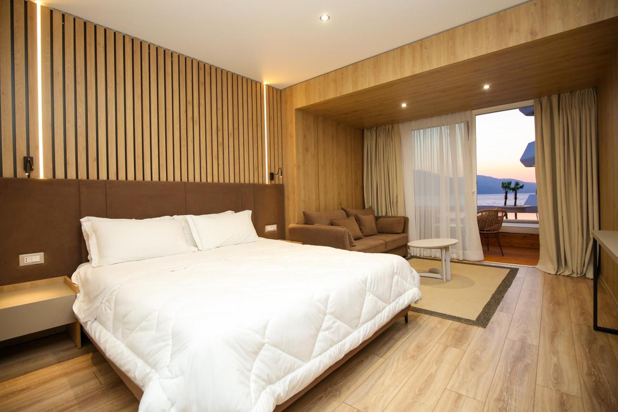 Regina Blu Hotel Radhime Exterior photo
