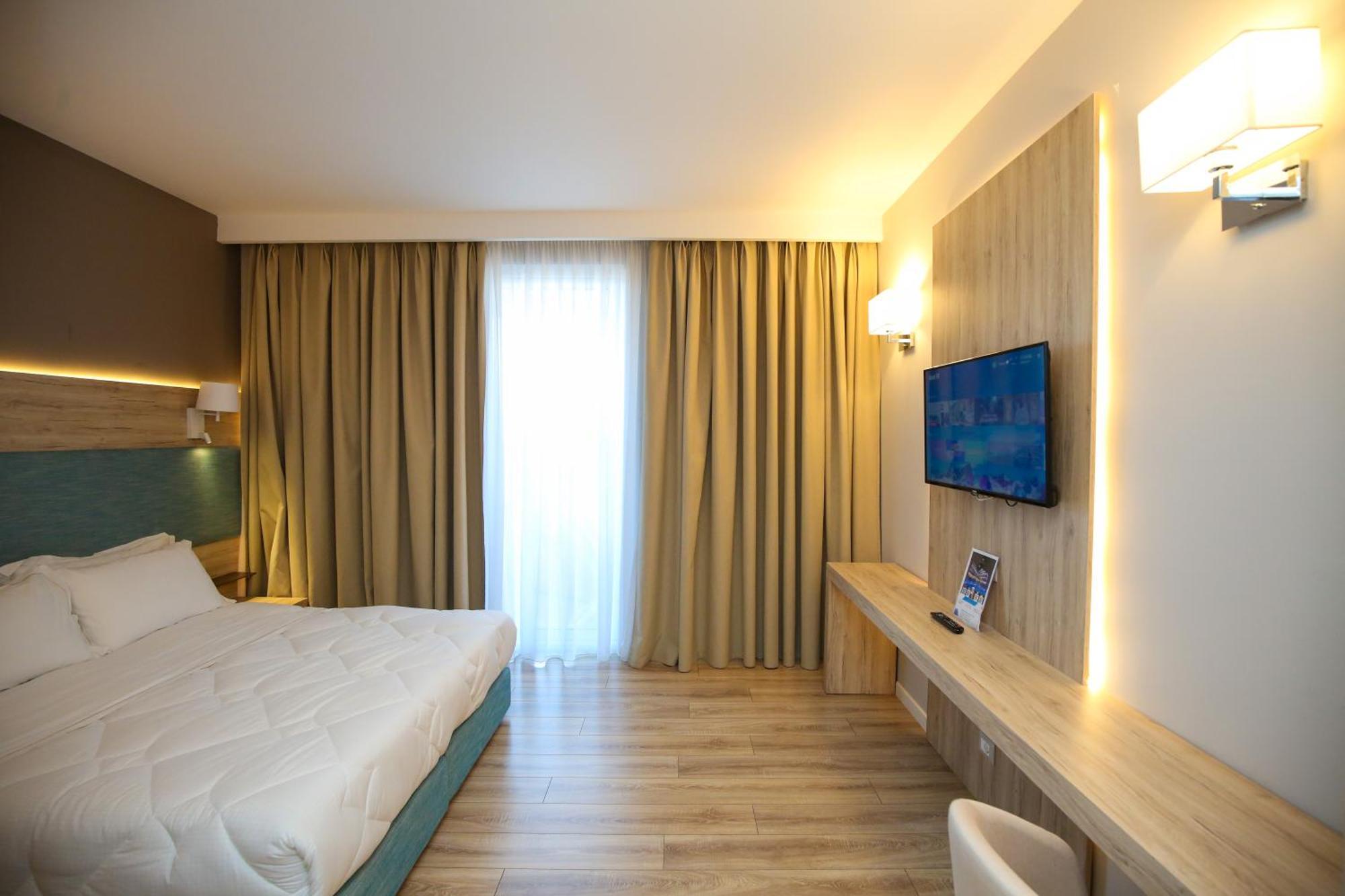 Regina Blu Hotel Radhime Exterior photo