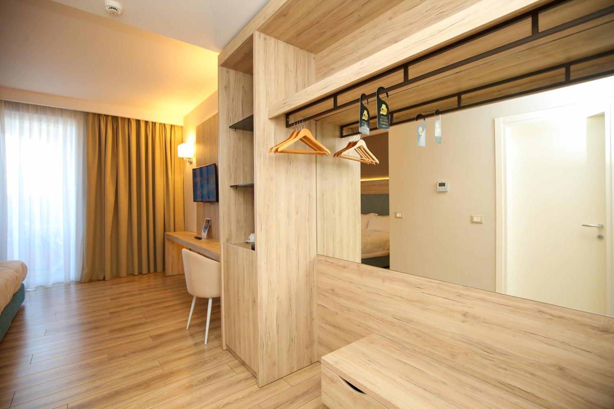 Regina Blu Hotel Radhime Exterior photo
